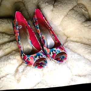 Beautiful color Splash 4" heels